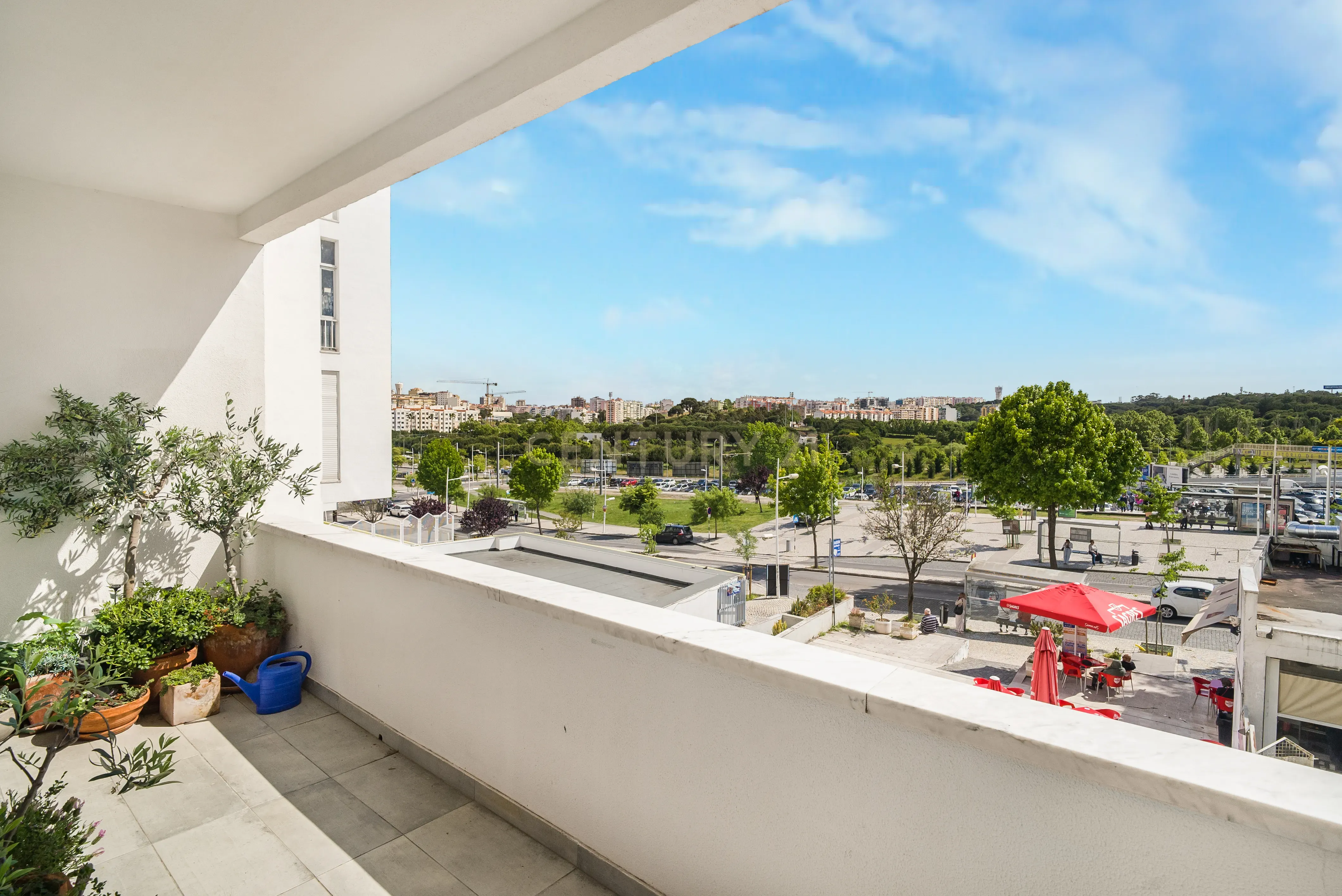 Apartamento T3 convertido em T2 totalmente renovado - Cova da Piedade ( frente à Estação) - Image 6