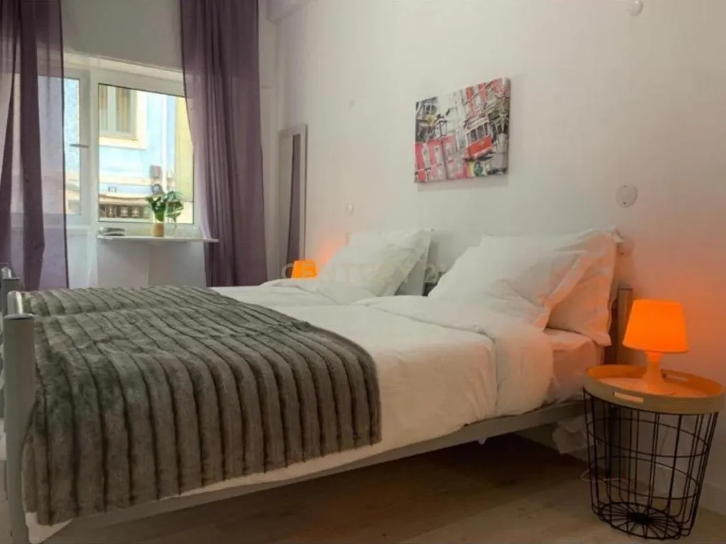 Apartamento T3 + 1 com Licença de Alojamento Local – Estrela / Campo de Ourique, Lisboa - Image 2