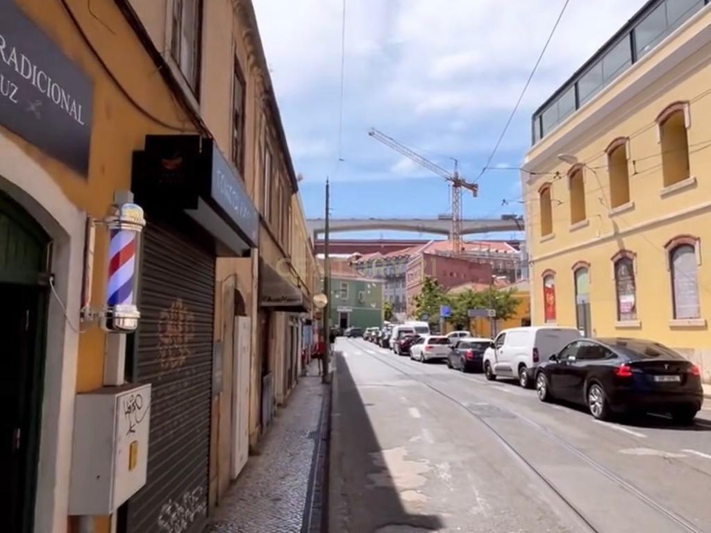 Trespasse de Barbearia em Pleno Funcionamento - Alcântara - Image 6