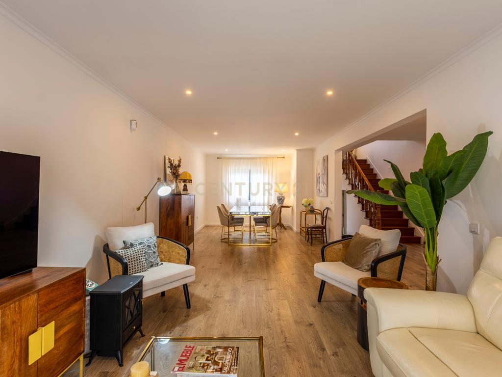 Moradia de Sonho na Charneca da Caparica – Elegância, Conforto e Localização Privilegiada - Image 15