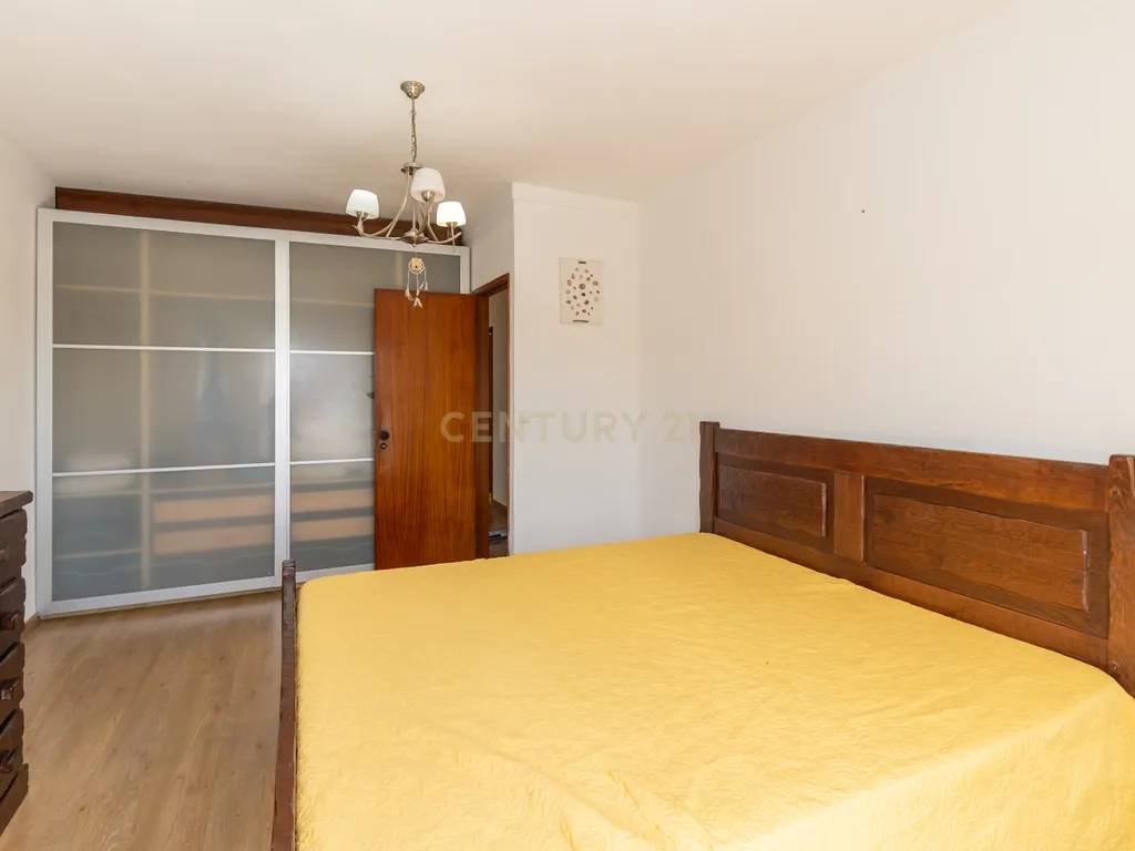 Moradia T3 na Quinta do Anjo com Vista Panorâmica e Garagem - Image 26