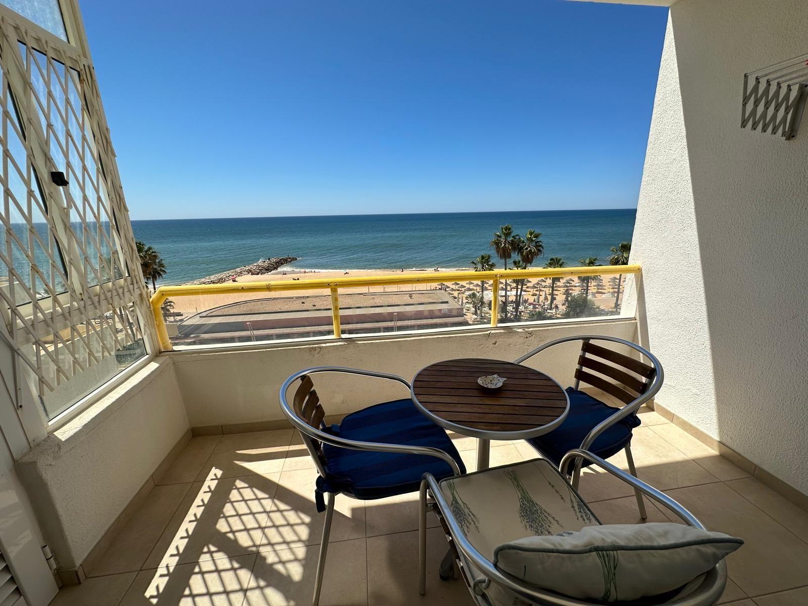 Fotografia 7 de ALERTA INVESTIDORES-Apartamento com Alojamento Local Ativo-Primeira Linha de Mar-Rentabilidade Comprovada