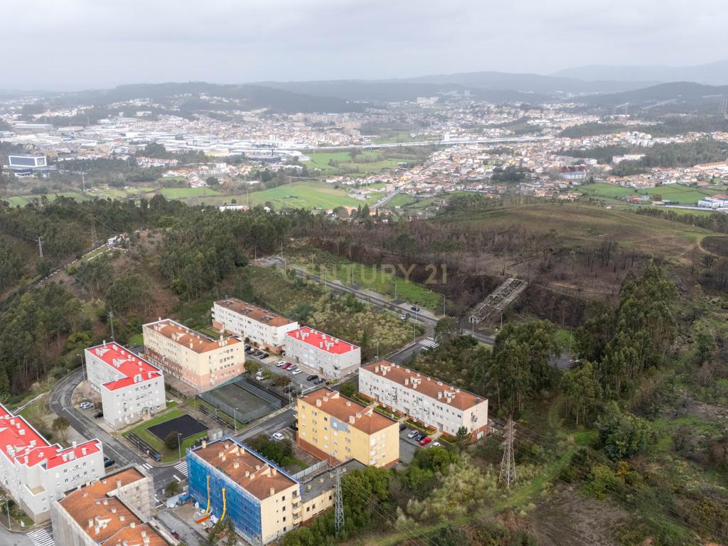 Conforto e Funcionalidade: T2 com Garagem em Ermesinde - Image 29