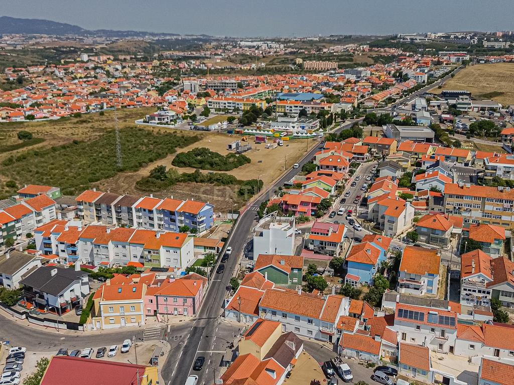 Apartamento T2 parcialmente renovado — Porto Salvo - Image 41