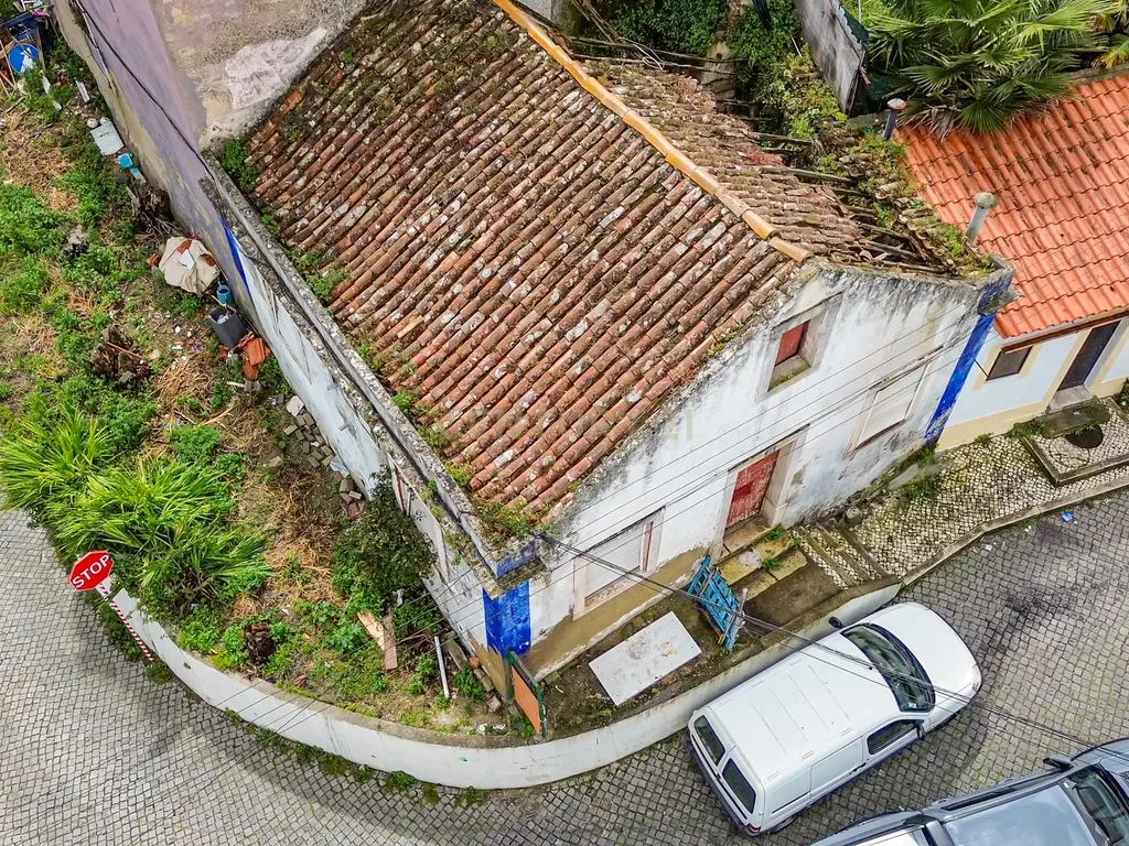 Oportunidade para Investidores - Casa Centenária no Alto de Algés - Image 3