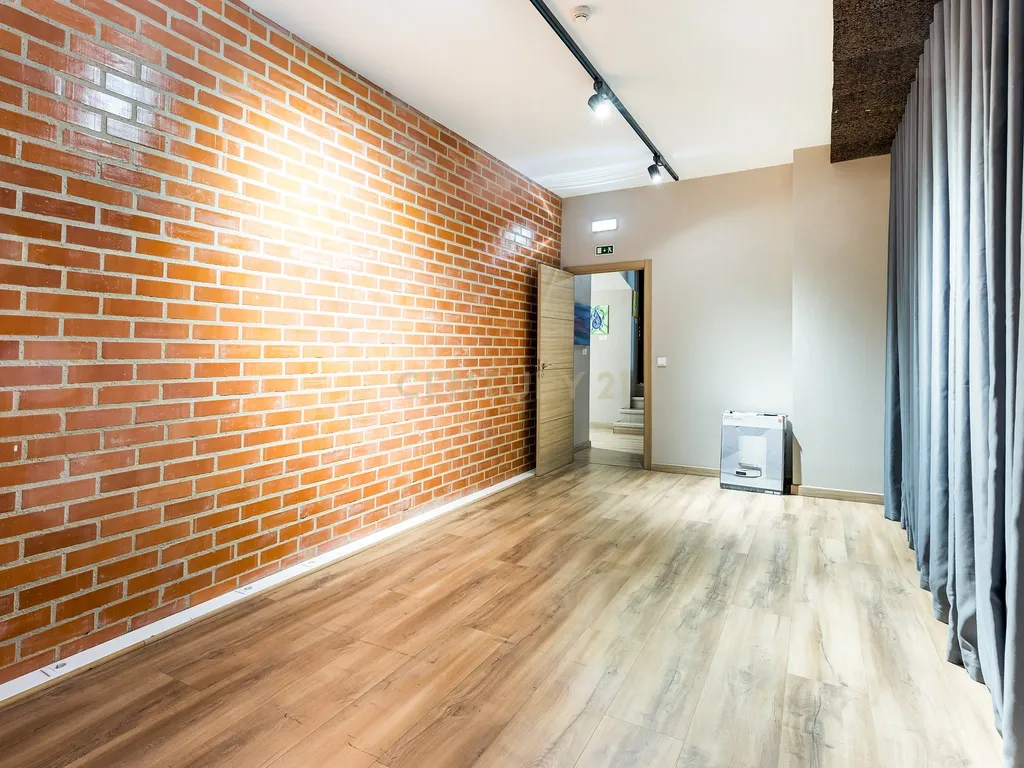 Oportunidade Única de Investimento: Espaço de 300m² no Jamor (Yield 9%) - Image 9
