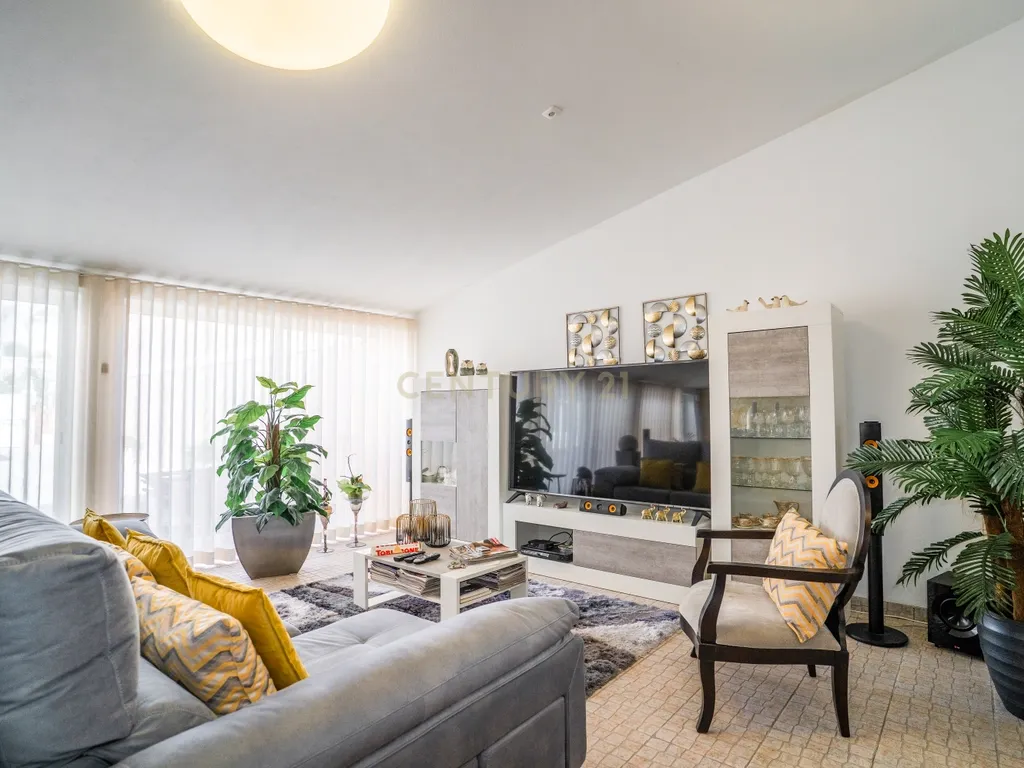 Moradia T4 Independente com Anexo | Lote 635 m² - Image 25