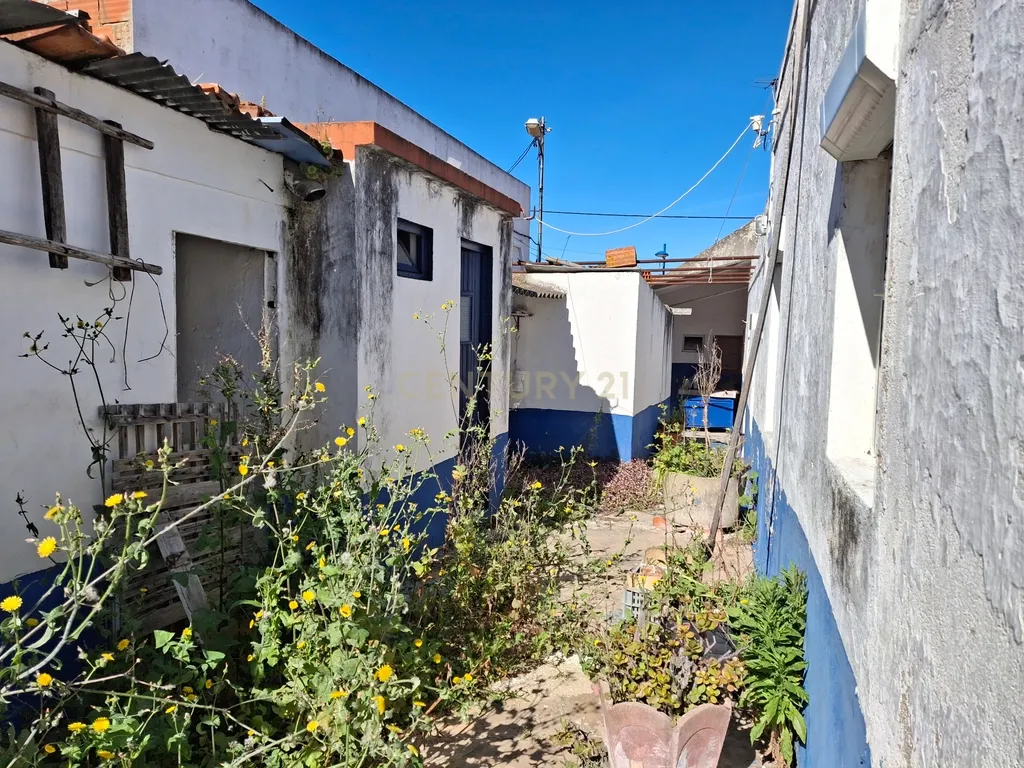 Moradia para Recuperação no Montijo com Jardim e Garagem - Image 9