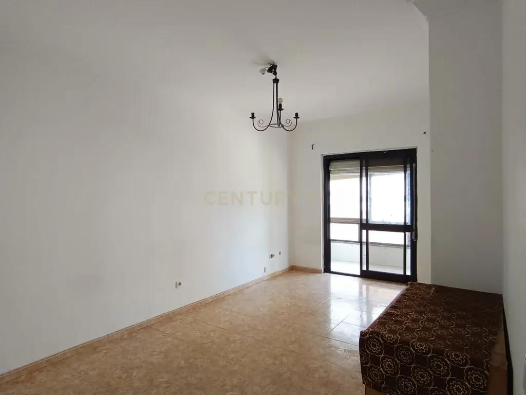 Apartamento de 4 Assoalhadas - Cova da Piedade - União Piedense - Image 5