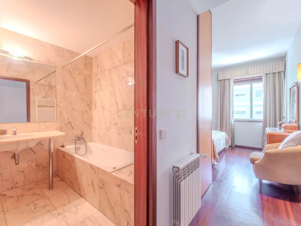 Apartamento T5 na zona do Aviz - Porto - Image 16