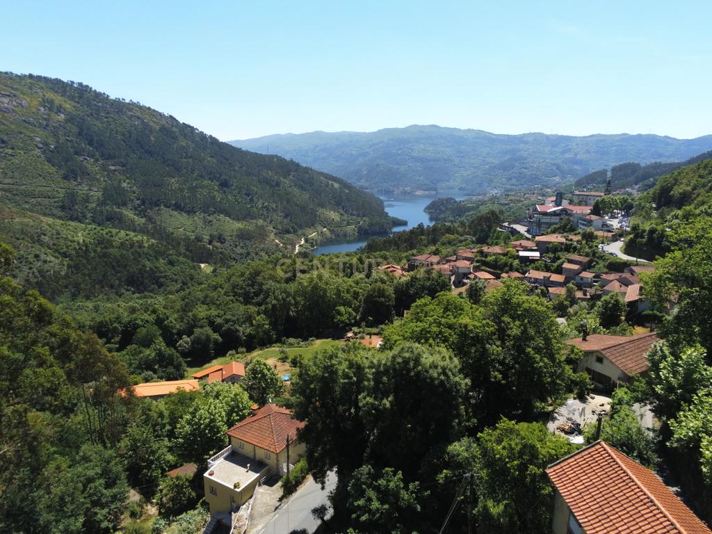 Terreno com Projeto Aprovado no Gerês – Vistas Incríveis para a Albufeira da Caniçada - Image 14
