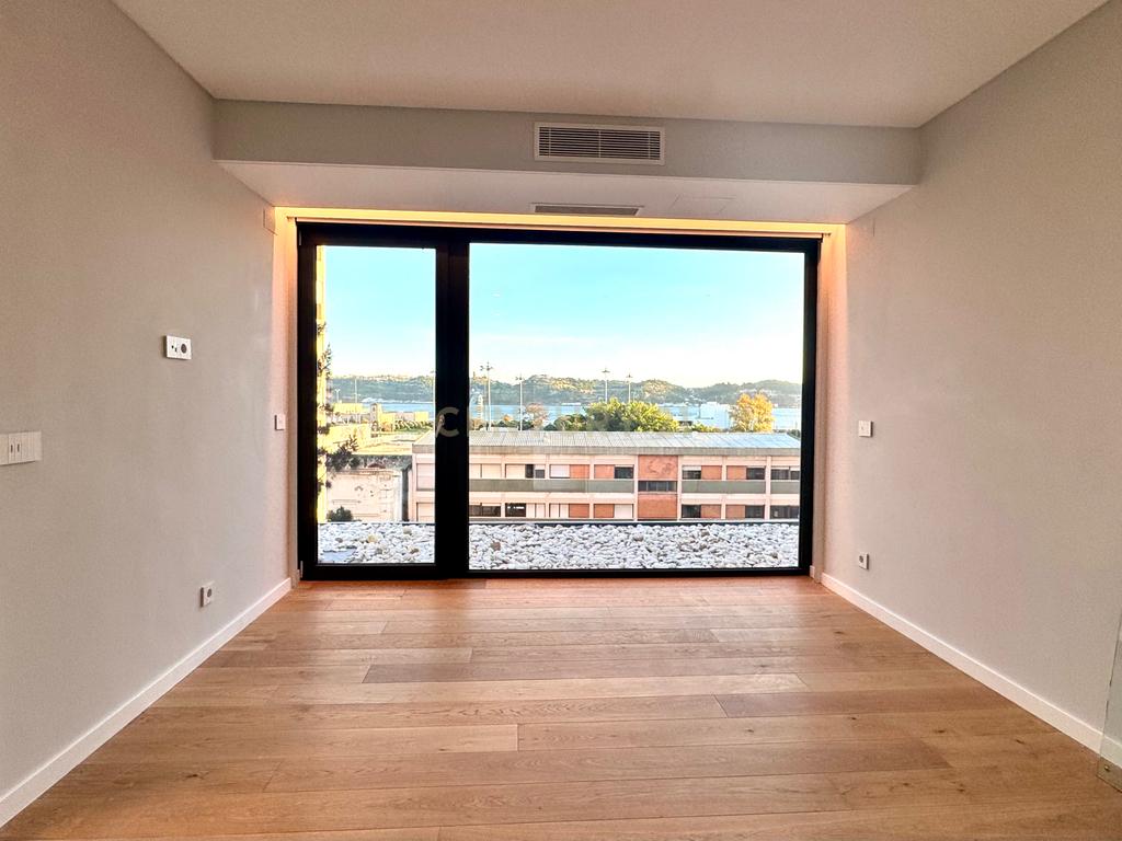 Apartamento Duplex T4 Novo na Rua Bartolomeu Dias, em Belém – conforto, modernidade, luz natural e espaço em Belém - Image 19