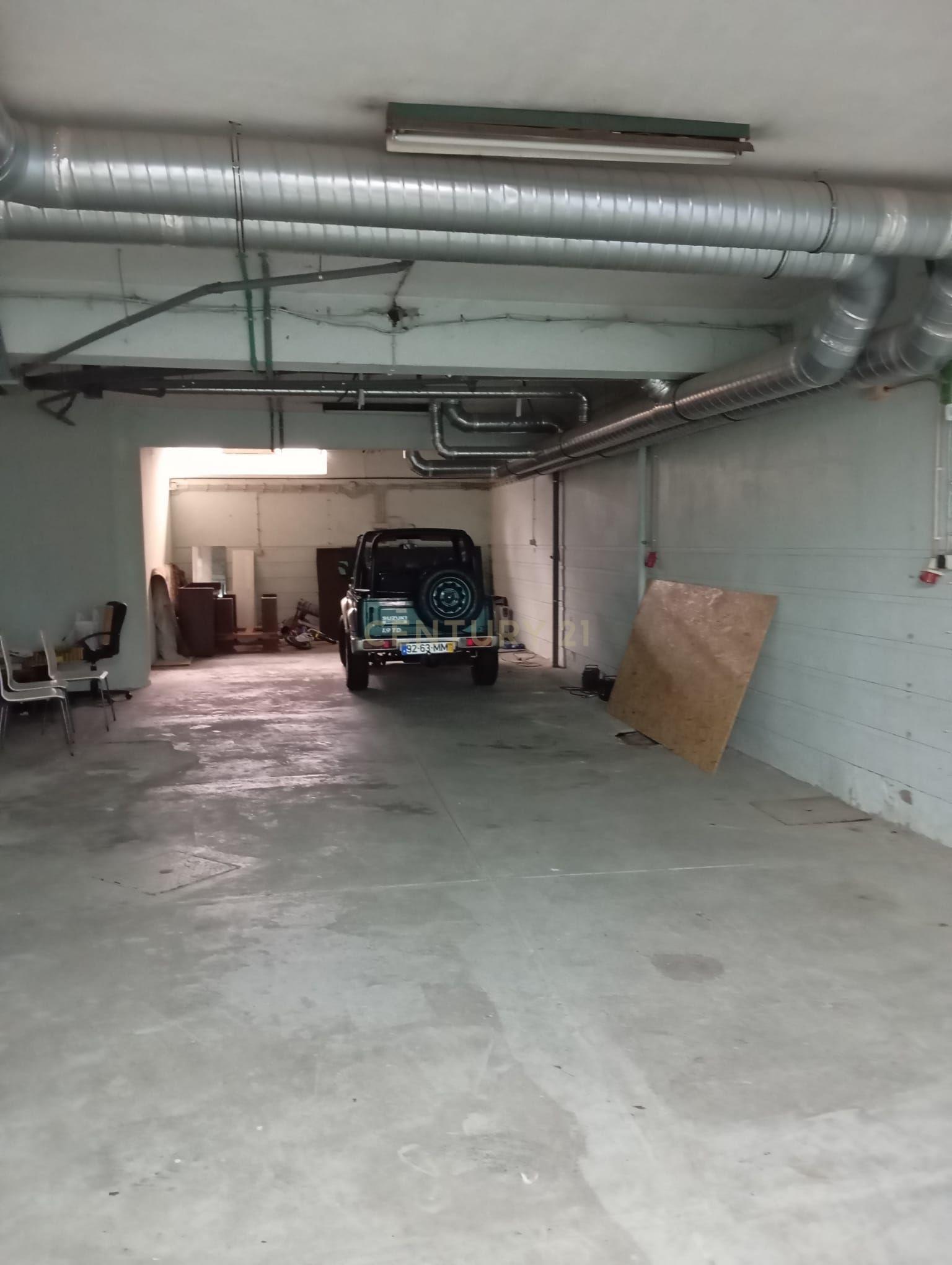 Fotografia 12 de Vende-se Espaço Comercial + Garagem com 10 Lugares