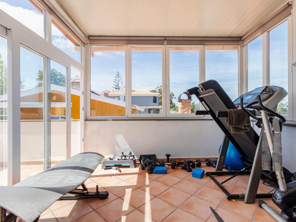 Moradia T4 como nova com piscina na Marisol em Lote de 500m² - Image 79