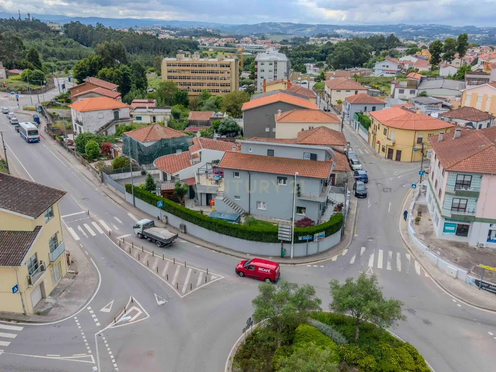 MORADIA NO CENTRO DE GONDOMAR - Image 43