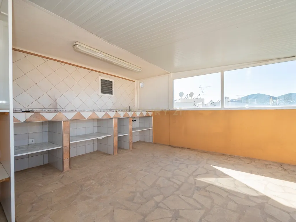 Luxuosa Moradia em Ibiza com Vista Mar e Piscina Privada - Image 36