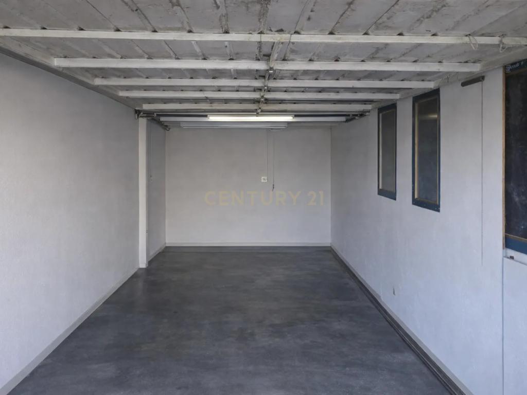 Apartamento T3 com garagem Box em Algueirão Mem Martins - Image 20