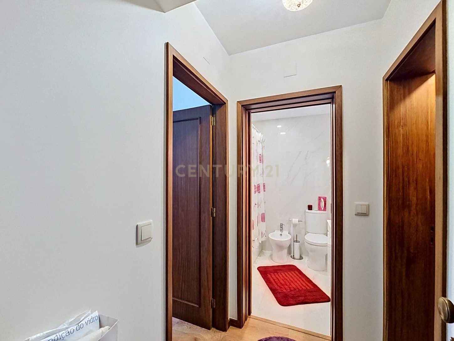 Fotografia 8 de Apartamento T1 no Bonfim, Porto - Localização Central e Conforto