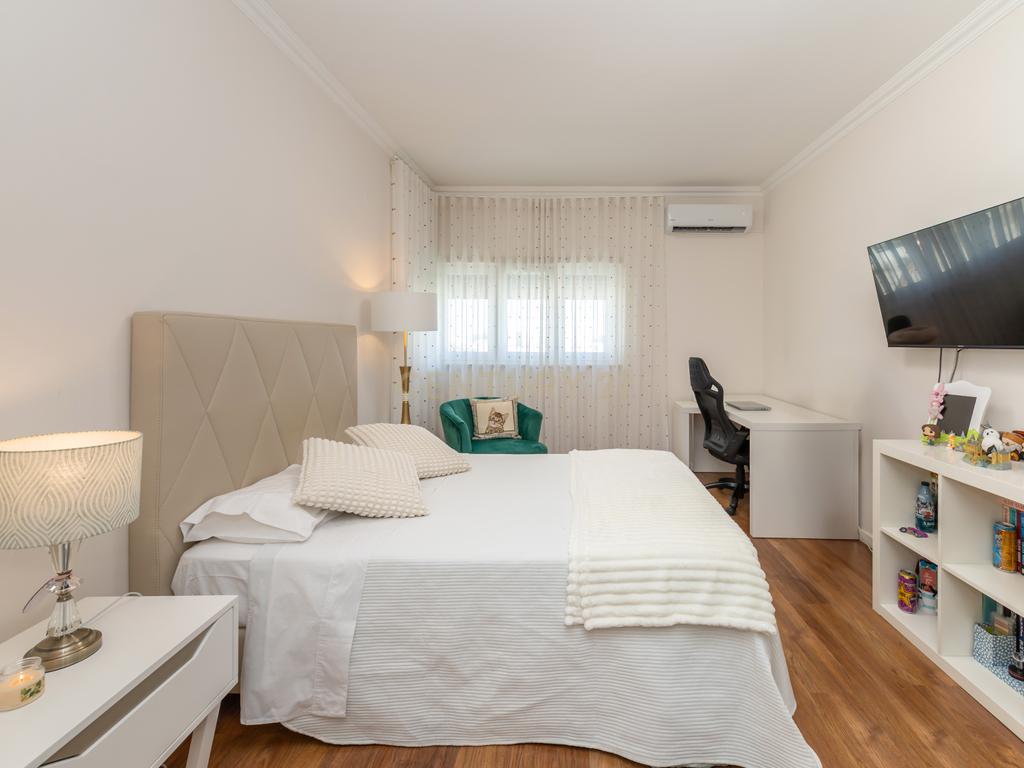 🌳 Moradia T4 Isolada com Jardim e Terraço na Quinta da Serralheira 🌞 - Image 65