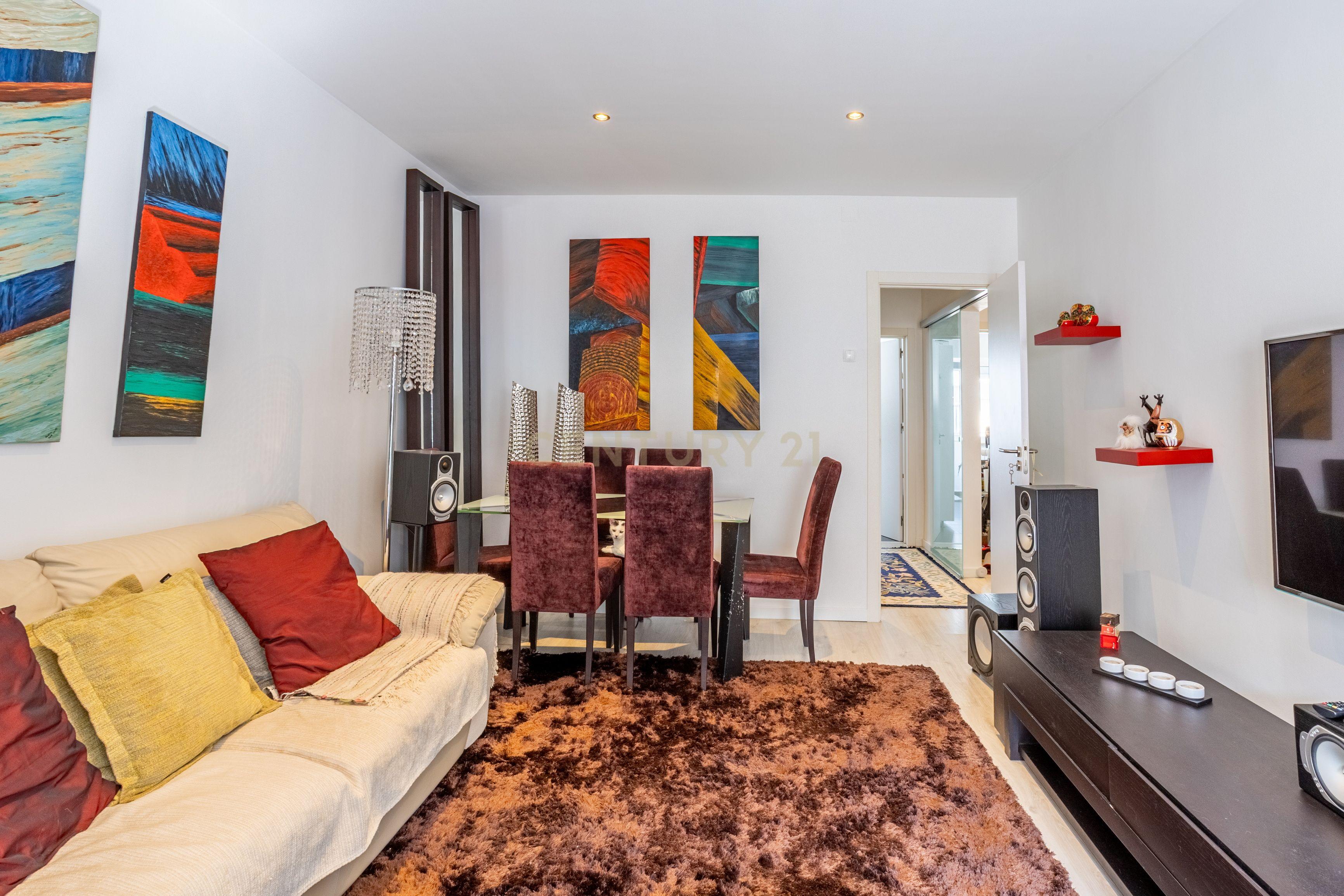 Fotografia 9 de Apartamento T2 Remodelado | Excelente Localização | Odivelas