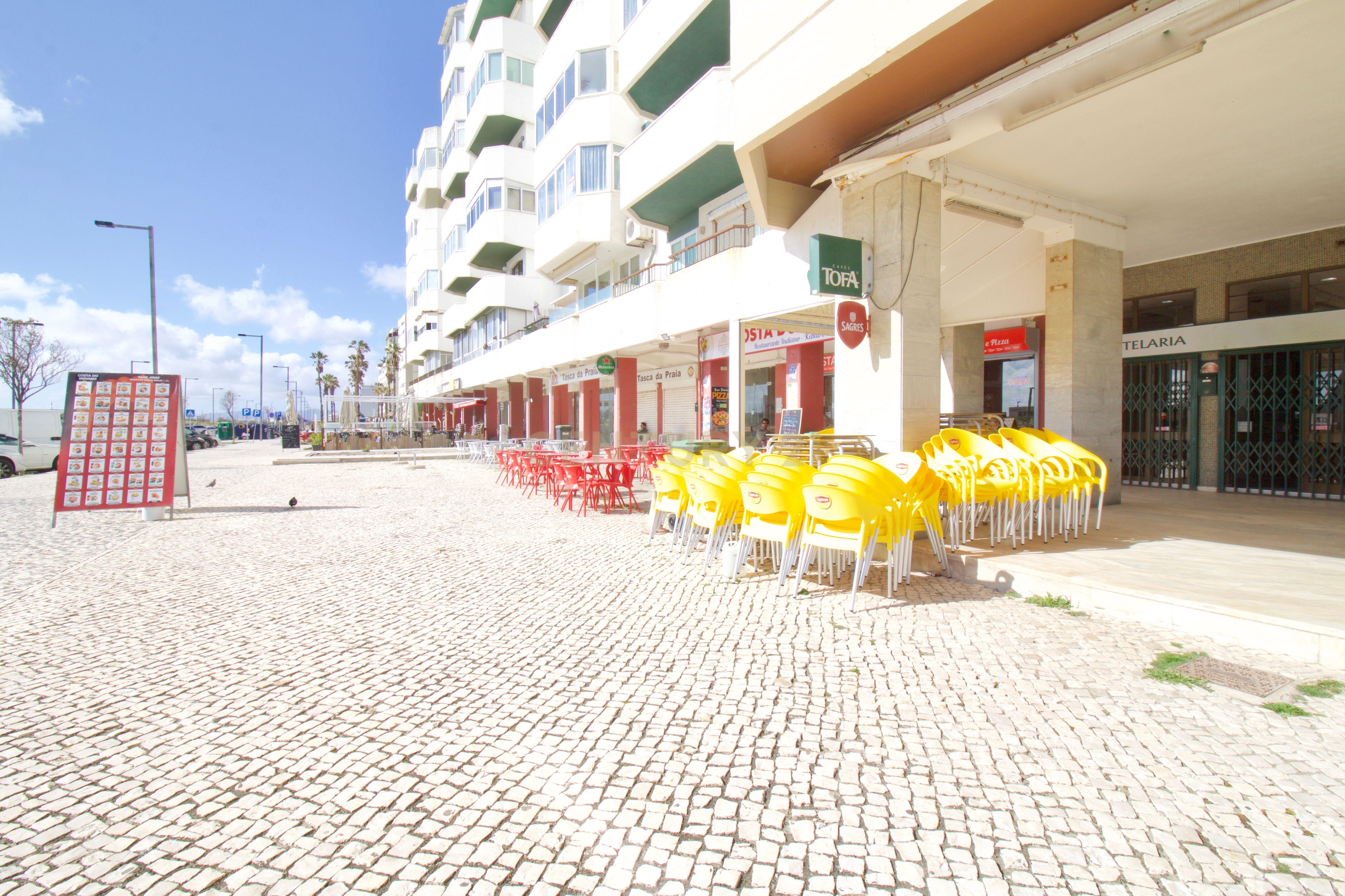 Fotografia 7 de Trespasse estabelecimento comercial 1ª linha da Praia, Costa da Caparica