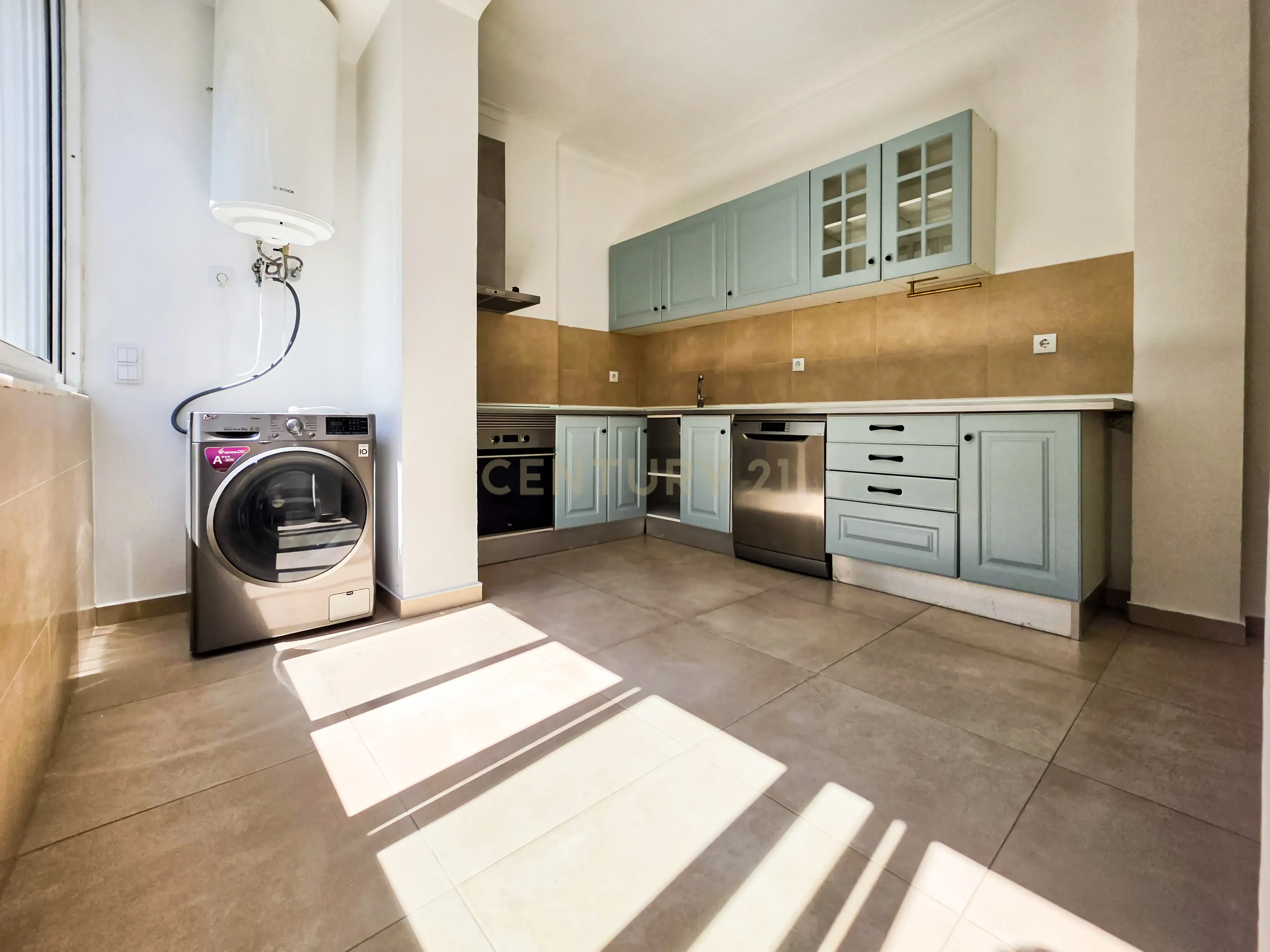 Apartamento T2 Remodelado no Barreiro – Moderno, Versátil e Pronto a Habitar