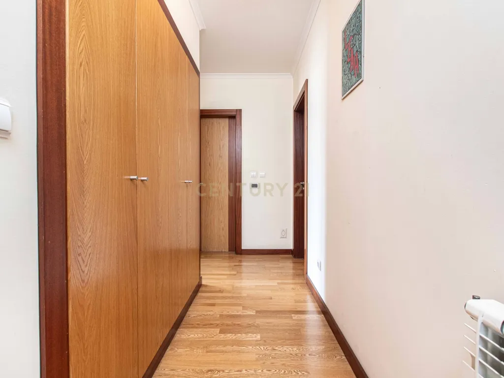 T3 com áreas generosas em Vialonga - Image 12
