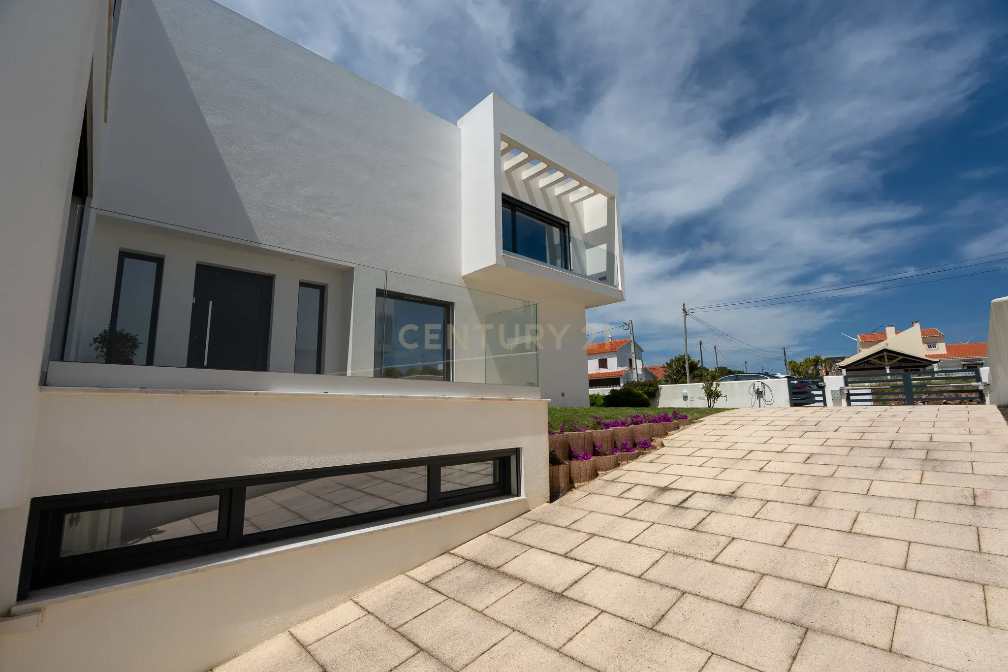Oportunidade Única em Ribamar – Vista Mar, Qualidade e Localização de Excelência - Image 9