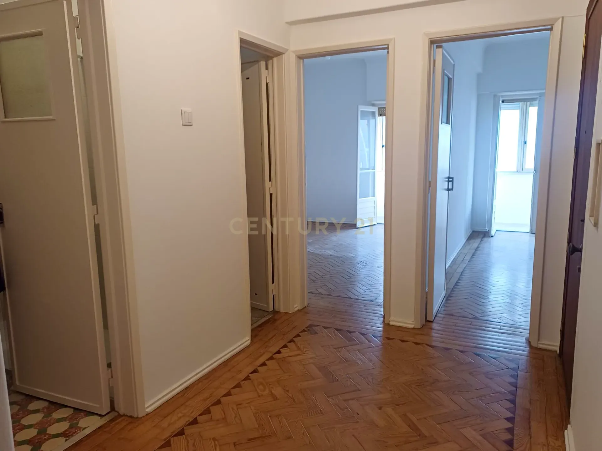 Apartamento T2, recentemente renovado,  no Lumiar Lisboa - View 3