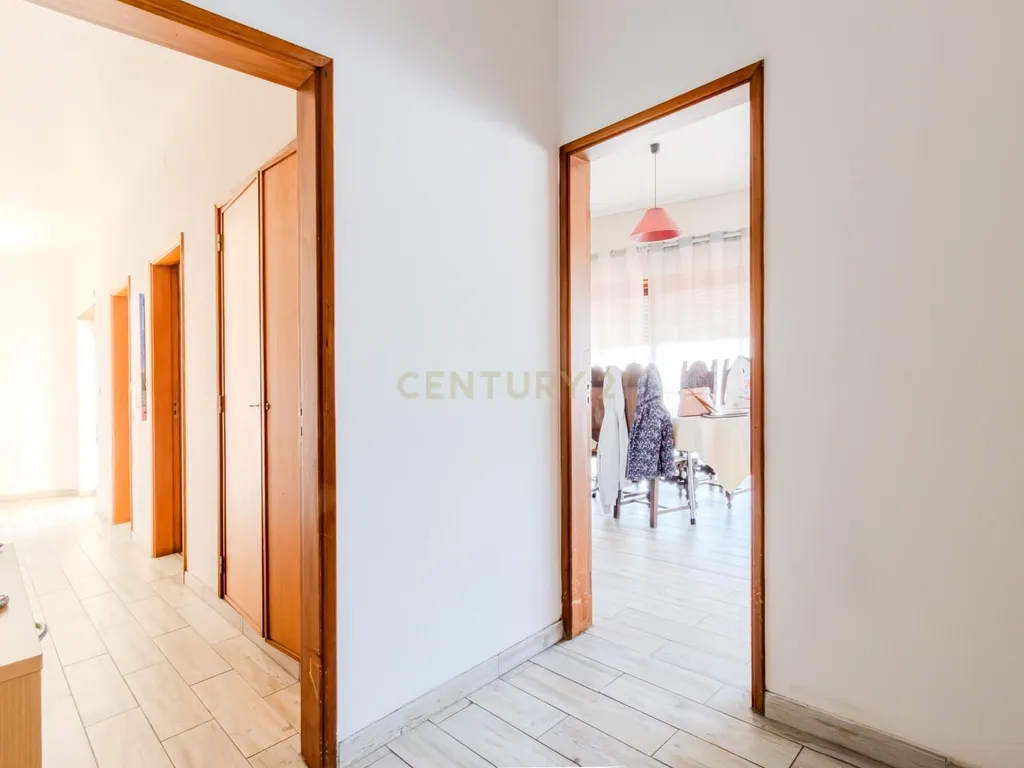 Moradia T3 + T1 + Espaço Comercial – Oportunidade Única no Centro da Vieira de Leiria - Image 37