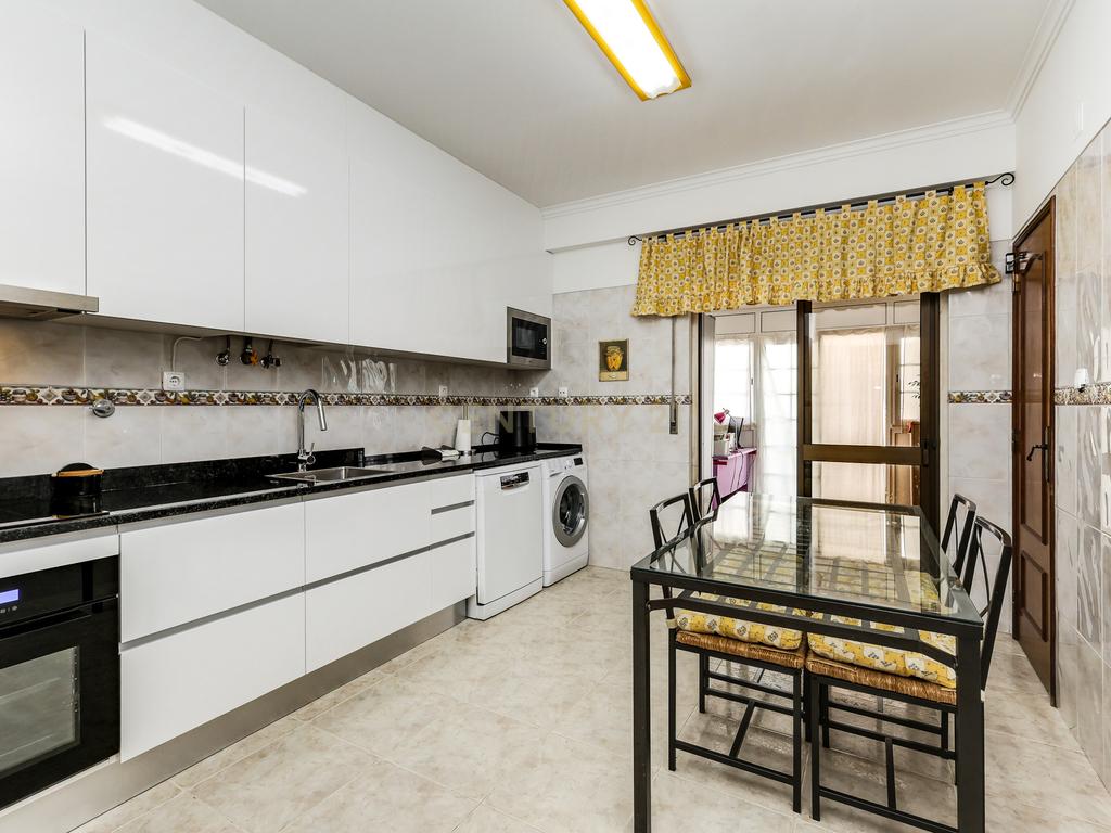 Apartamento T3 com Terraço Privativo e Jacuzzi – Alto da Brandoa            - Image 18