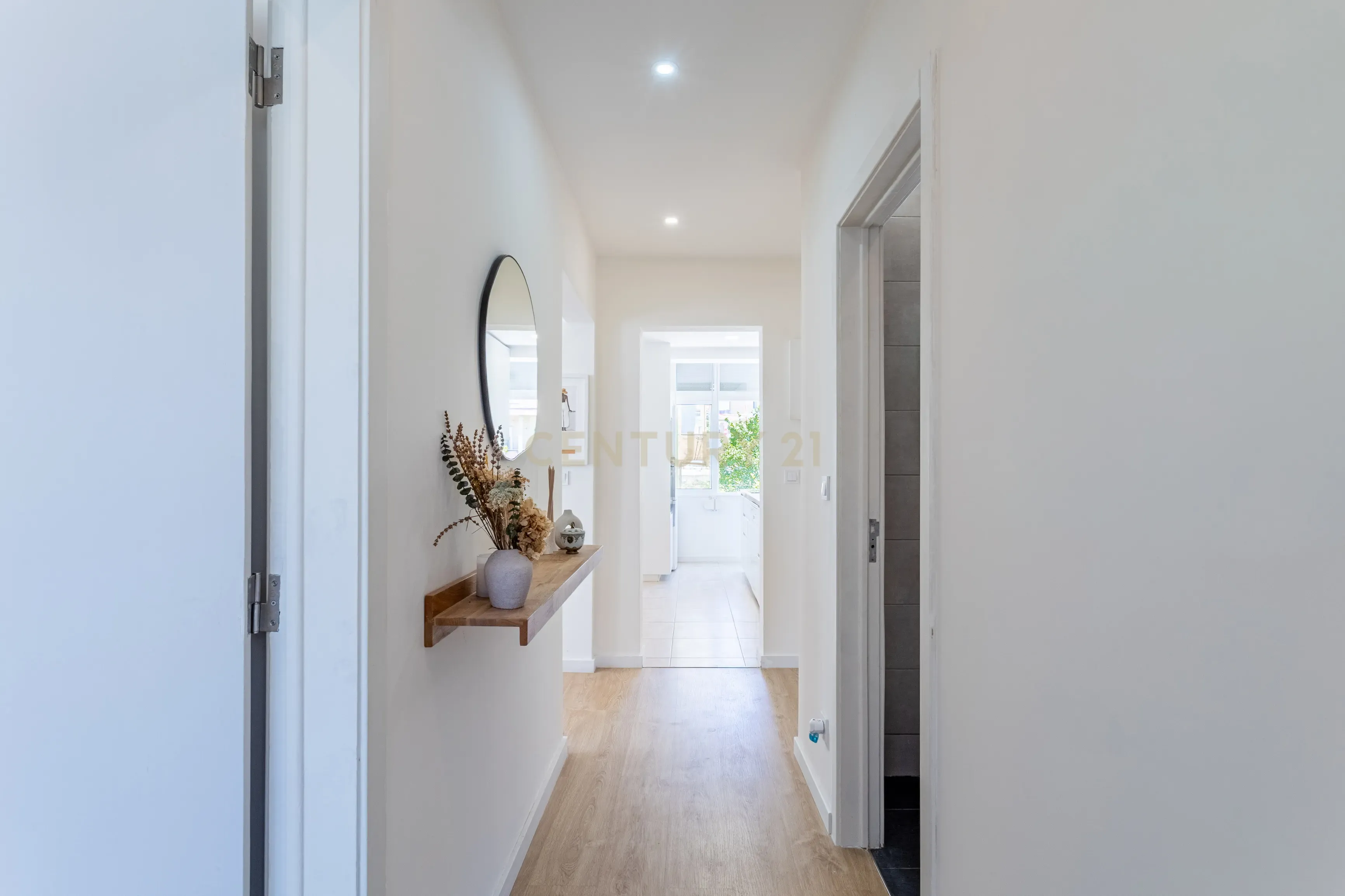 Fotografia 5 de T2 em Vila Franca de Xira, totalmente remodelado, luminoso e vista desafogada