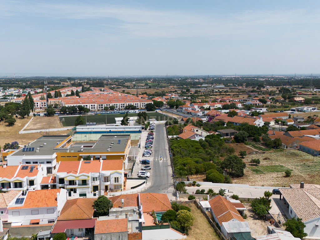 Terreno para construção de 4 moradias no centro da Quinta do Anjo - Image 8