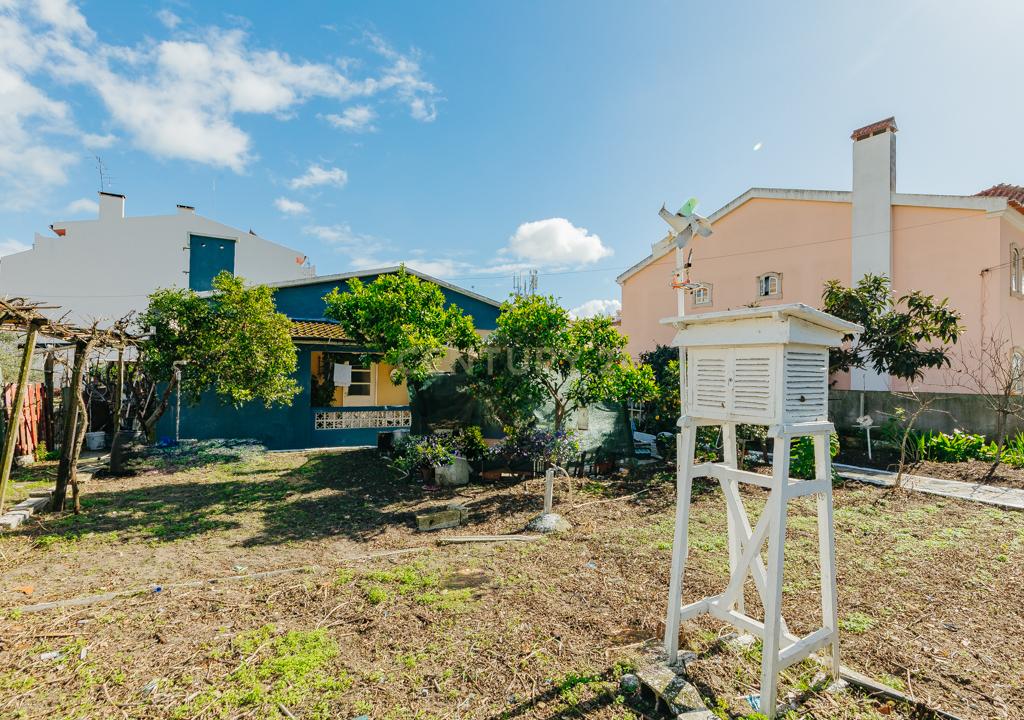 Montijo/Excelente Lote de Terreno com 1056m2 e Moradias para Remodelacao. - Image 4
