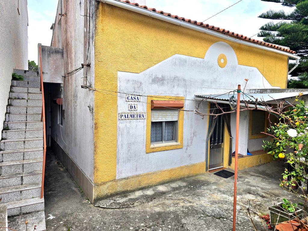 Moradia de Rés-do-Chão T2+2 e sotão para rentabilizar - Image 2