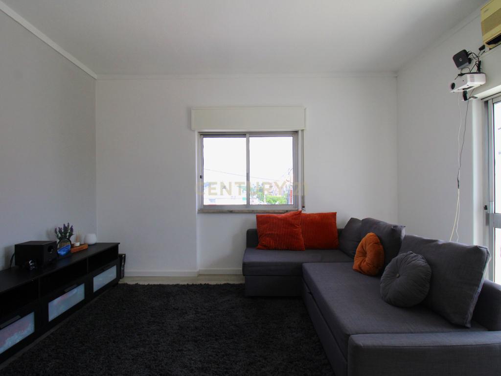 Apartamento T2 Quinta do Conde - Image 7
