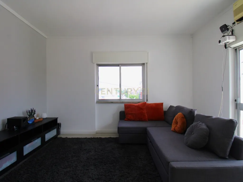 Apartamento T2 Quinta do Conde - Image 7