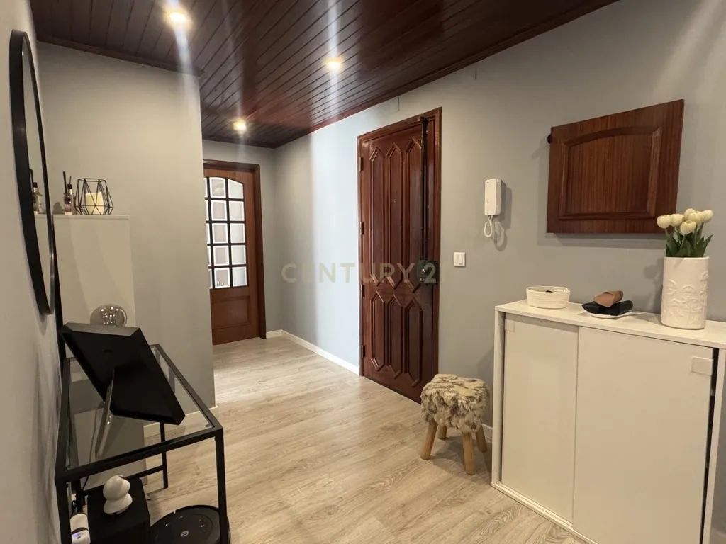 Apartamento Renovado T2 em Pinhal Novo, Palmela - Image 13