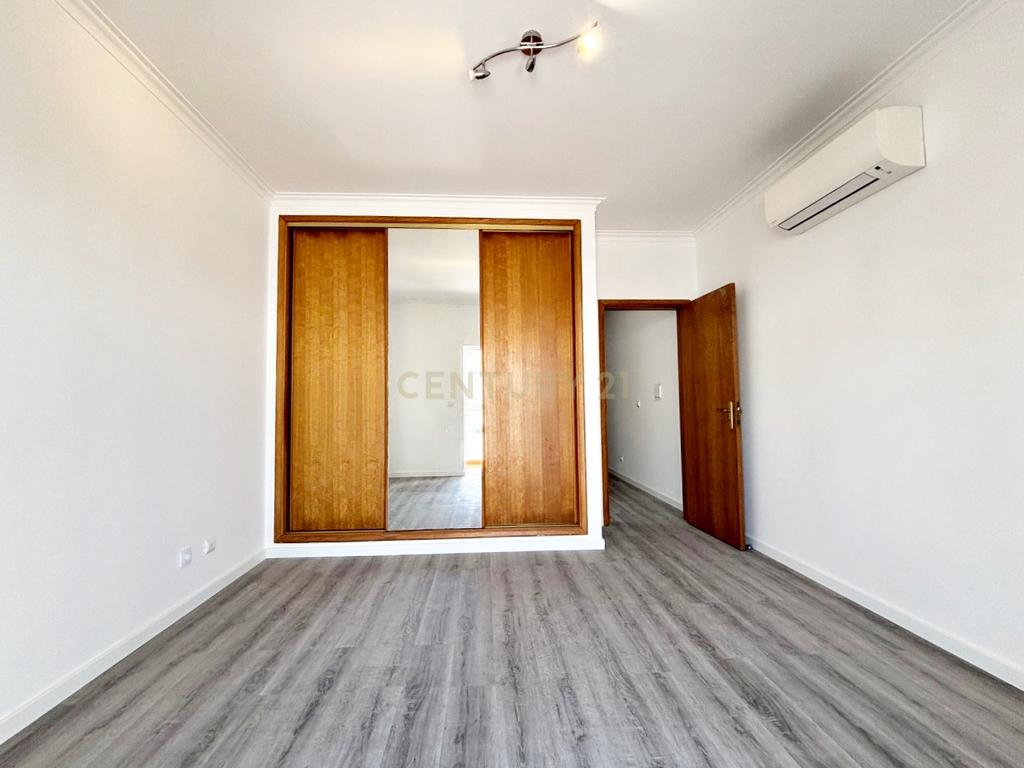 Moradia T2+1 em banda, situada na Urbanização do Mato Santo Espírito, em Tavira, totalmente remodelada e pronta a estrear. - Image 14