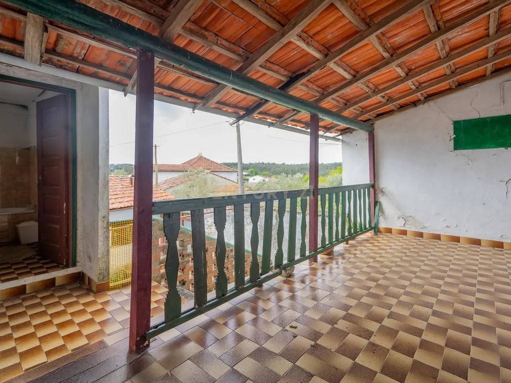 Moradia T3 para recuperar com terreno a 1,5km do centro de Vila Nova de Poiares - Image 23