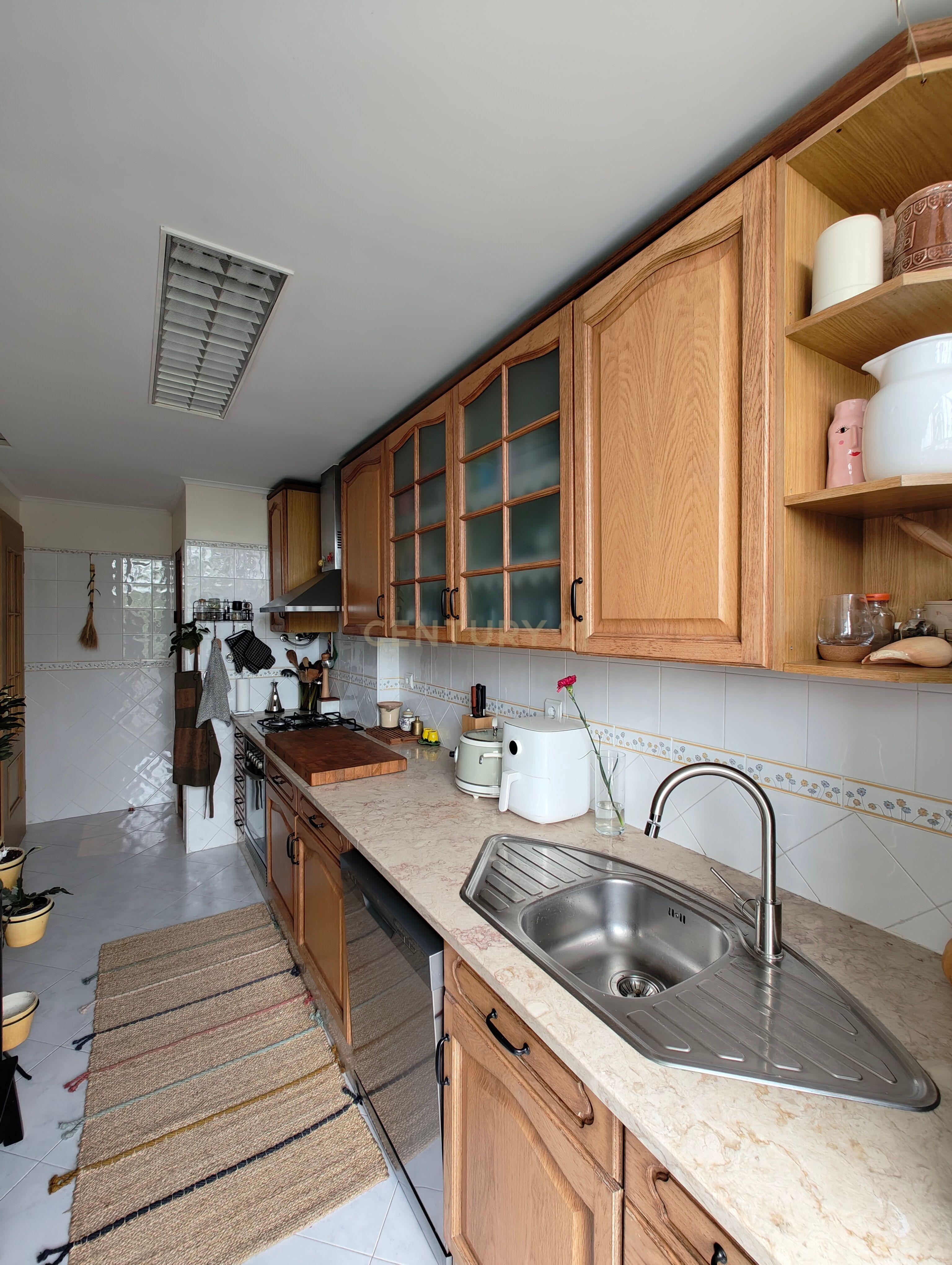 Apartamento duplex T3 + 2 em Queluz - Image 2