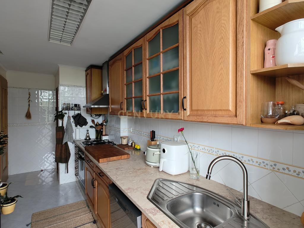 Apartamento duplex T3 + 2 em Queluz - Image 2