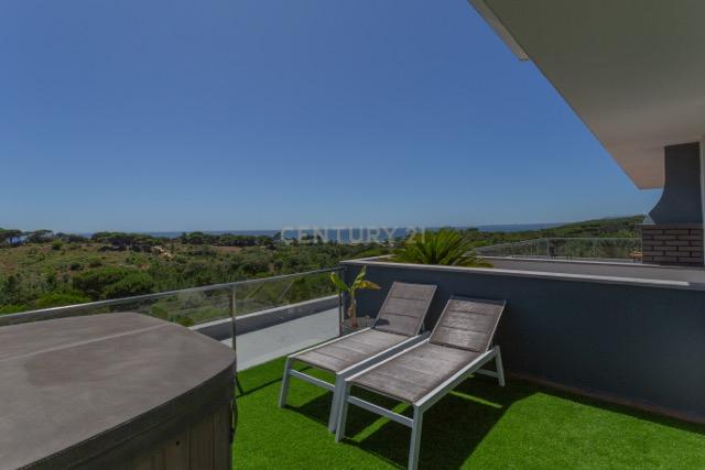 Luxuoso apartamento T3 duplex com Vista Panorâmica em Quinta de Santa Teresa, Charneca de caparica - Image 34