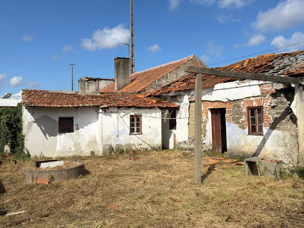 Moradia T7 com Enorme Potencial em Lote Total de 5.611 m² - Image 7