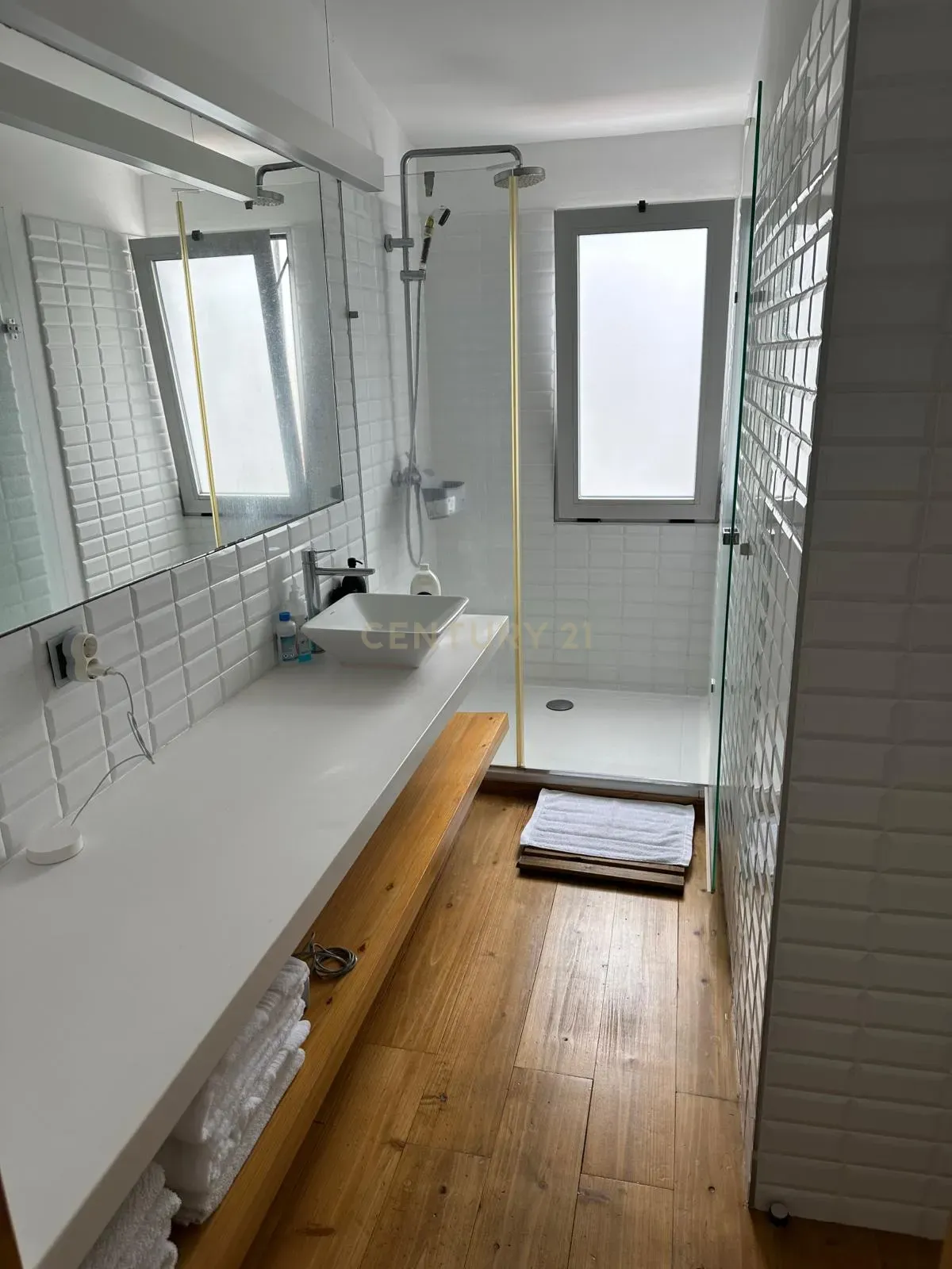 Fotografia 5 de Moradia de 3 Pisos no Centro de Ponta Delgada | 8 Quartos | Excelente Oportunidade de Investimento