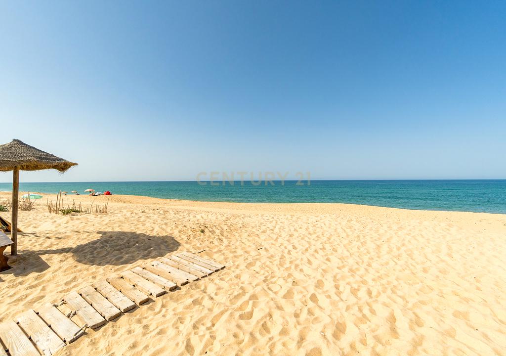 Moradia na Praia de Faro | A poucos passos do mar | Oportunidade única - Image 13