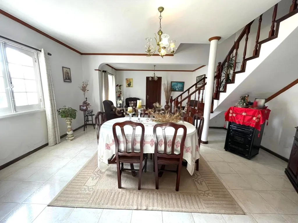 Exclusiva Moradia T4 Inserida em Lote de 753,5 m² nos Arrifes - Image 21