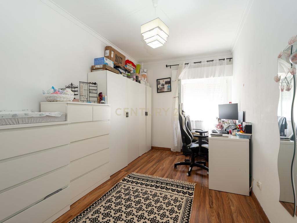 🏡 Oportunidade única: T2 espaçoso, com  varanda e localização privilegiada! - Image 17