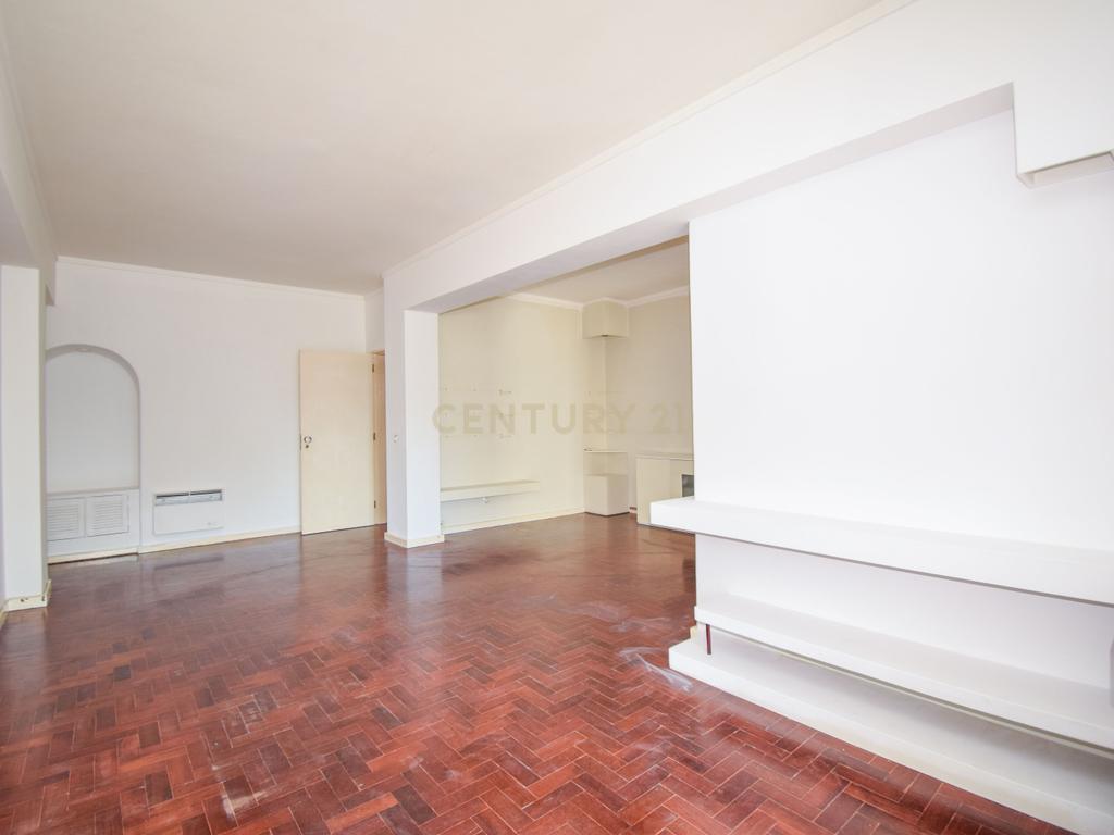 T3 em Alfragide com 125 m² – Oportunidade para Remodelação com Potencial - Image 3