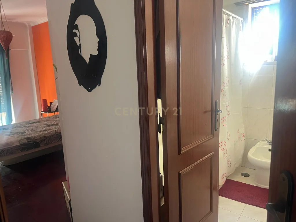 Fantástico Apartamento T3 com Excelente Luminosidade no Chapim, Odivelas - Image 11